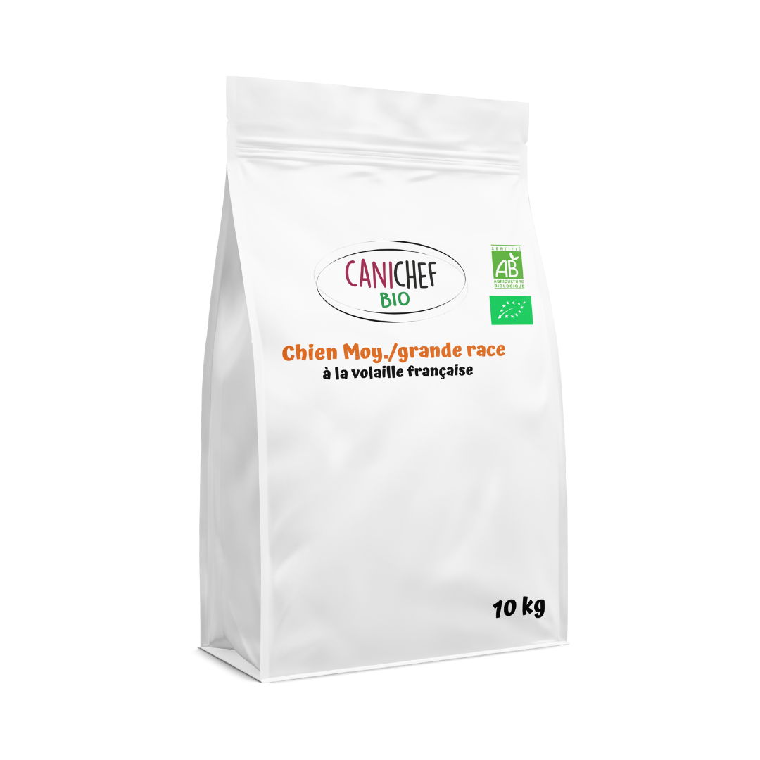 Croquettes sans céréales bio pour chien de moyenne et grande race en sac vrac de 10 kg. Le sac est au centre de l'image. Le fond est blanc.