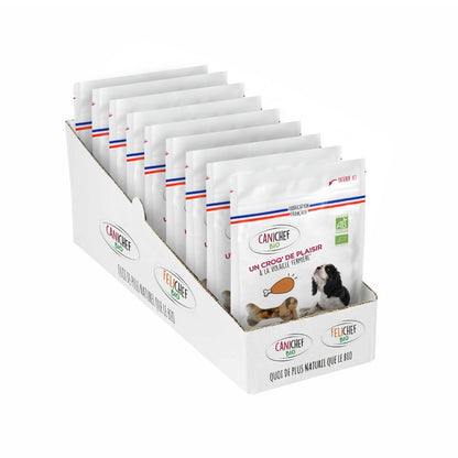 Un pav de 9 sachets de friandises naturelles et bio pour chien est au centre de l'image. C'est un pack qui propose plusieurs sacs. Le fond est blanc.