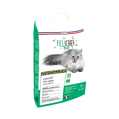 Un sachet de litière bio pour chat est au centre de l'image. Le sac est vert et blanc, avec un chat dessus. Le sac contient 10 litres de litière naturelle.