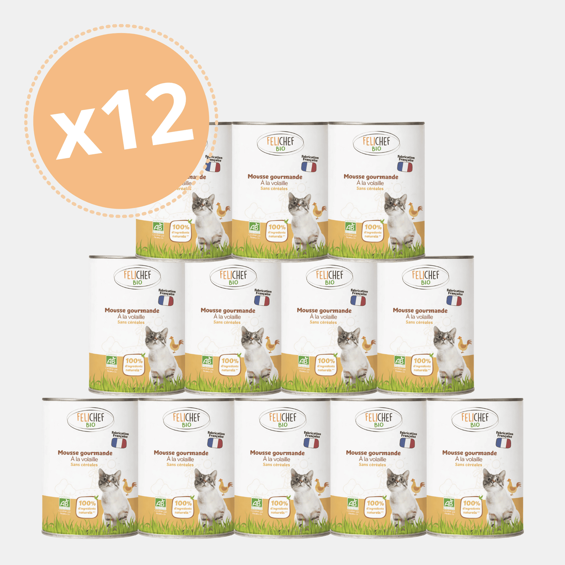 Pack de 12 boîtes de mousse chat à la volaille Félichef Bio 400g disposées en pyramide, sans céréales, certifiées AB, 100% d'ingrédients naturels, fabriquées en France